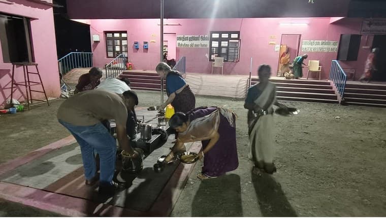 Food distribution at the old age home